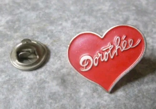 Pin coeur dorothée rouge - pin's,