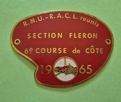 Badge calandre 6éme - badge,