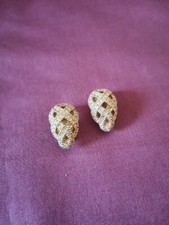 TRES JOLIES PAIRE DE BOUCLES D'OREILLES CLIPS CRISTIAN DIOR DORÉ