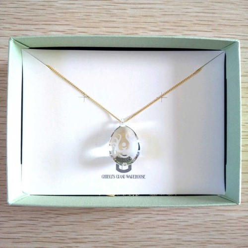 Collier pierre lévitation