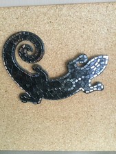 Salamandre en bois recouverte de mosaïque en verre Décoration murale