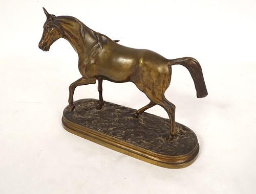 Sculpture bronze statue