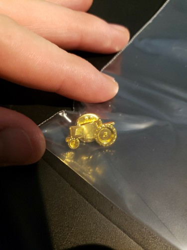 Pinback gold tone john - ,