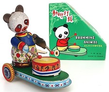 PANDA TAMBOUR QUI TAMBOURINE
