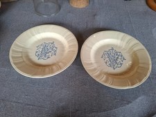 2 assiettes creuses faïence de Gien Monogramme crème et bleu