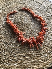 Ancien collier en branches de corail rouge