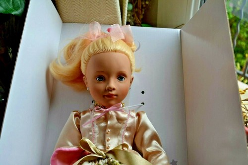 Poupee neuve petitcollin - poupee,