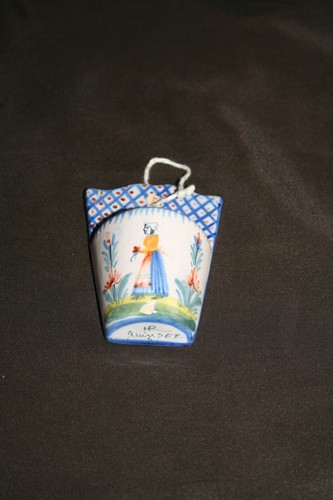 Bouquetière ancienne - , en
