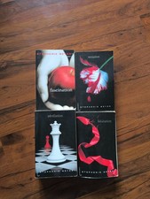TWILIGHT 4 livres Stéphenie Meyer Tome 1 À 4