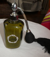 Flacon de parfum vaporisateur en verre fumé vert et métal chromé Marcel Franck