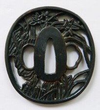 Ancien garde de sabre japonais tsuba en fer noirci katana
