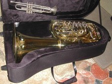 Tuba en ut NAUTILE neuf 5 palettes + étui et embouchure