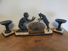 PENDULE Marbre et régule - 2  Cassolettes - mouvement F. MARTIN 1900 