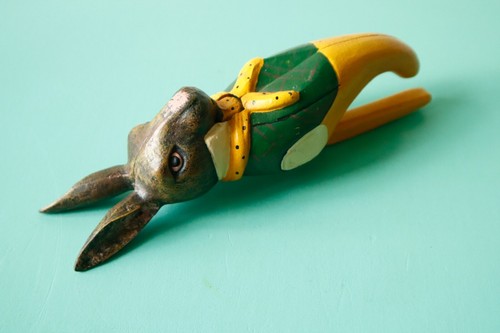 Casse noisette lapin fonte - casse-noisette,