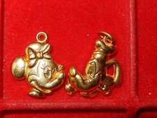 2 feves en metal doré  DISNEY