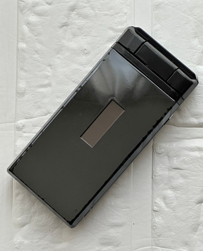 Téléphone clapet japonais - à,