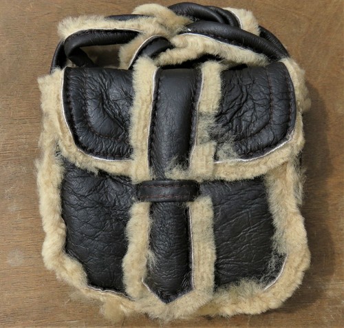 Pochette mouton retourne neuve - retourne,