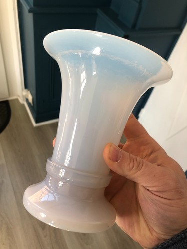 Beau vase cornet opaline - , verre