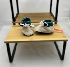 Moulin Roty une paire de chaussons souris beige/vert 0-6 mois