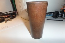 Ancien gobelet en cuir pour