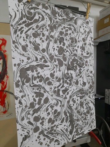 Papier marbré cuve de - à, la