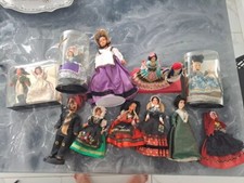 Lot De Poupées De Regions