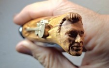 Couteau Sculpté en olivier OPINEL  N°8 Johnny Hallyday Sculpté - Guitare Bronze 