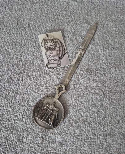 Coupe papier ouvre - coupe, lettre