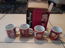 LOT DE 4 TASSES A CAFE ☆