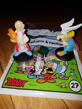 2 figurines n°27 - Astérix