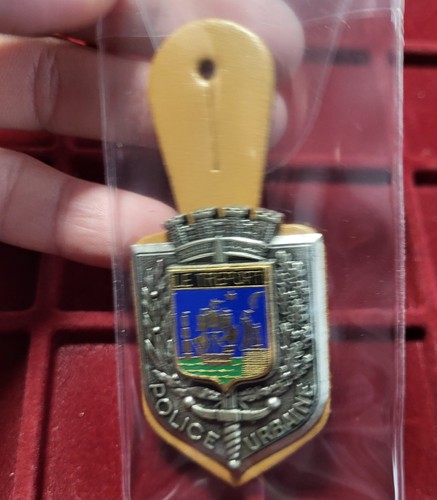 128 pucelle insigne - /,