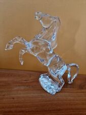 Cheval cabré en cristal de Baccarat sculpture design Allison Hawkes France
