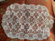 Napperon ancien en dentelle