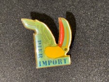 (Z1) PINS BADGE ENAMEL VINTAGE COLLECTION PIER IMPORT TOUCAN