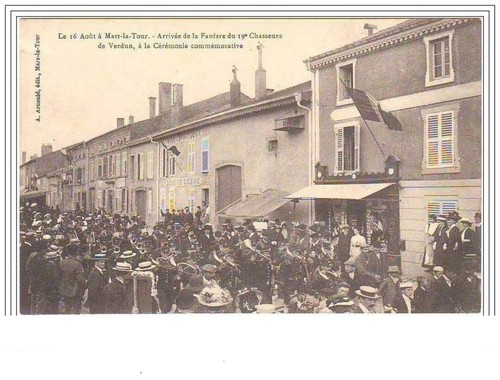 Août mars la tour - août,