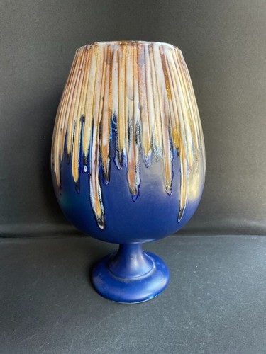 Important vase signé atelier