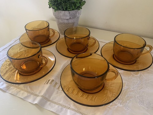 Ensemble tasses sous - et,