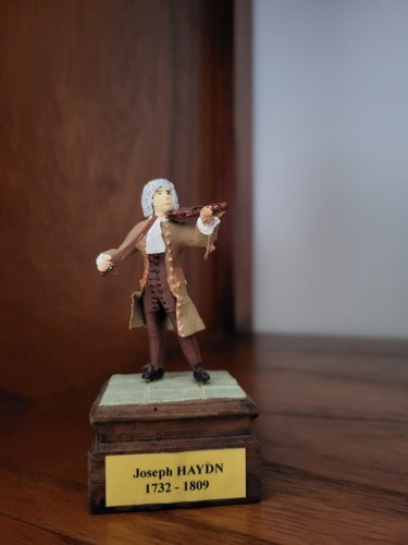 Figurine - , d