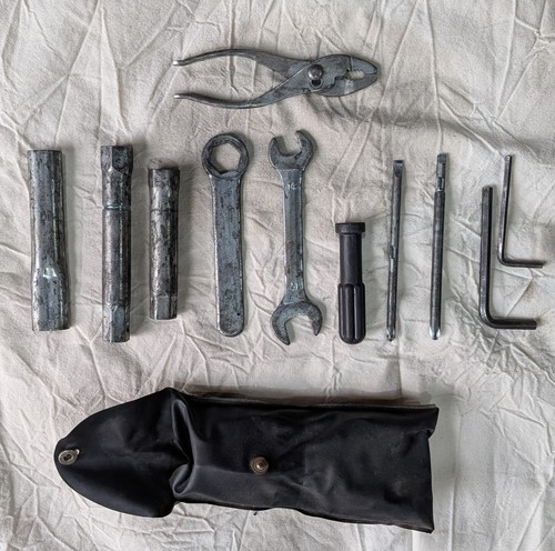 Trousse outils suzuki 650 - trousse,