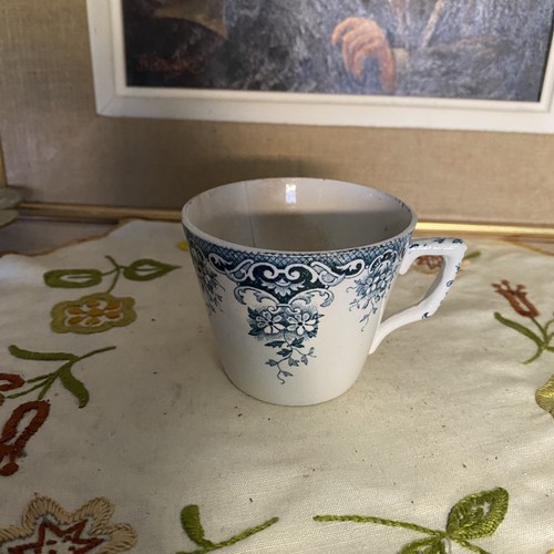 Petite tasse ancienne - st, amand