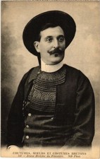 CPA Jeune Homme du Finistere - Coutumes Moeurs et Costumes Breton (1033900)