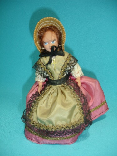 Poupée folklorique ancienne - ,