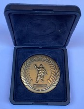 MEDAILLE DANS SA BOITE @ CENTENAIRE MICHELIN @ 1998 @ BIBENDUM @ BIB @ PNEU AUTO