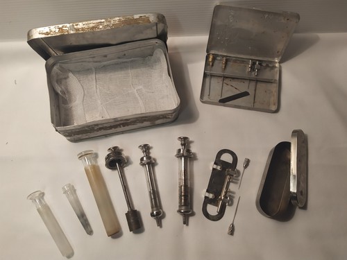 Anciennes seringues médicales