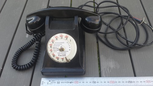 Ancien téléphone vintage - , à