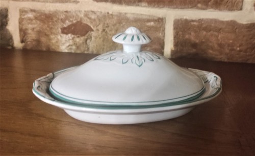 Ancien plat avec couvercle - ancien,
