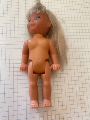 Petite poupee mannequin blonde - petite,