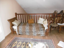 meubles anciens valeur antiquité: lit bateau ancien en noyer, secrétaire Louis P