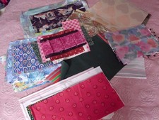 lot de petits coupons de tissu