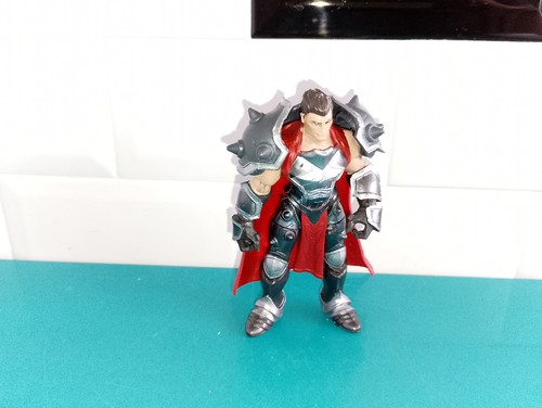190524 figurine incomplète